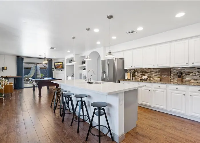 5 Bedroom 4 Bath Boutique Premium Location + Heated Pool Option Dom wakacyjny *