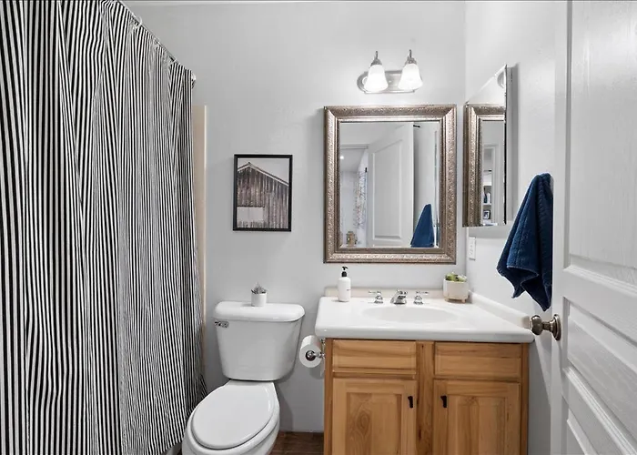 5 Bedroom 4 Bath Boutique Premium Location + Heated Pool Option * Glendale