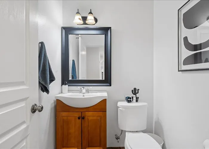 5 Bedroom 4 Bath Boutique Premium Location + Heated Pool Option Glendale