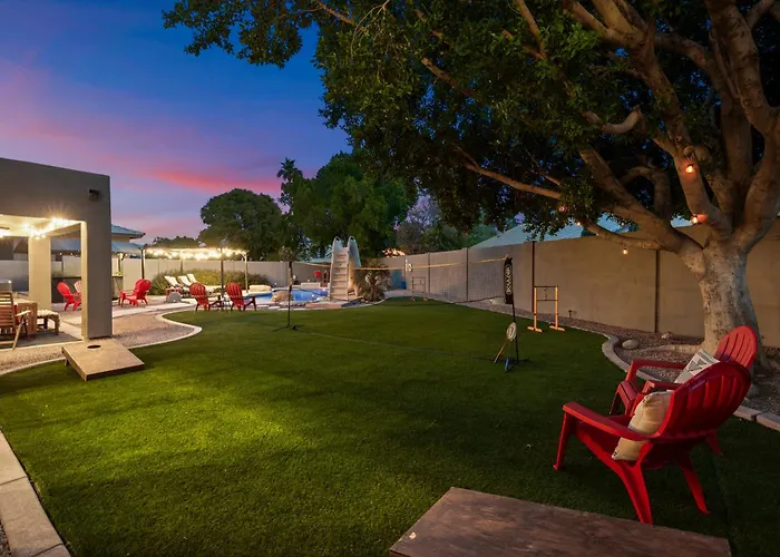 5 Bedroom 4 Bath Boutique Premium Location + Heated Pool Option Holiday home *