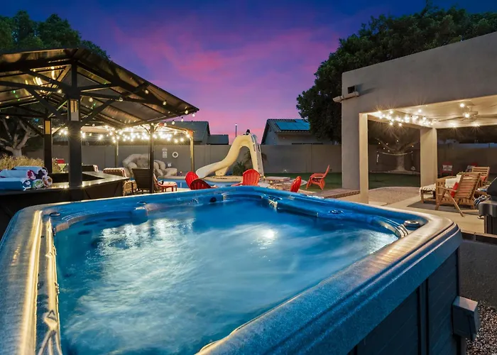 Dom wakacyjny 5 Bedroom 4 Bath Boutique Premium Location + Heated Pool Option *