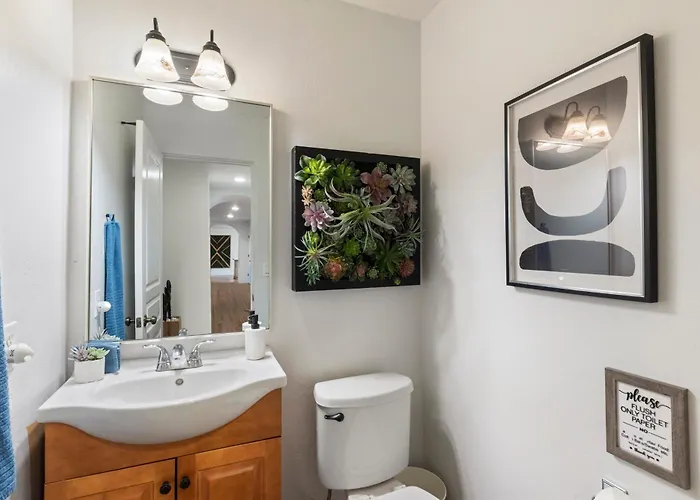 5 Bedroom 4 Bath Boutique Premium Location + Heated Pool Option Glendale