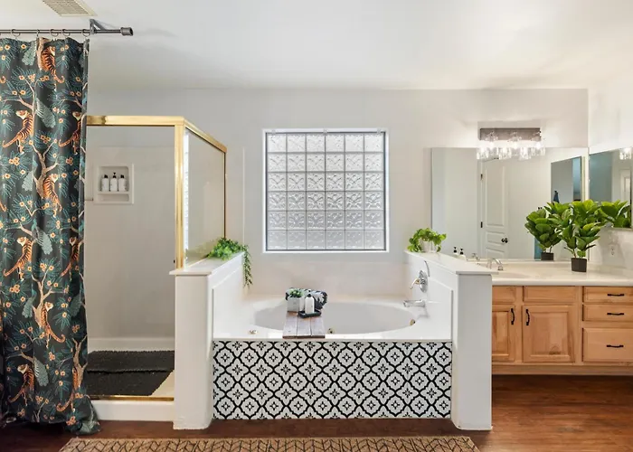 Dom wakacyjny 5 Bedroom 4 Bath Boutique Premium Location + Heated Pool Option